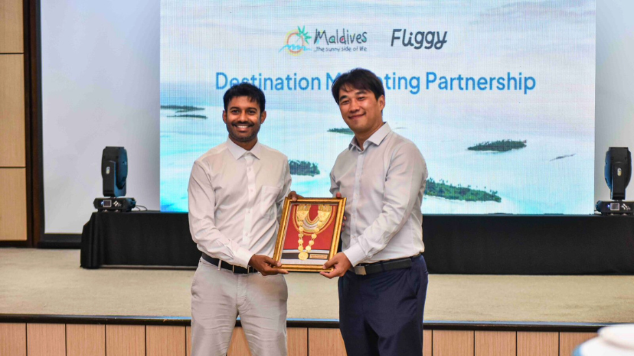 ޗައިނާގެ މާކެޓްގައި ރާއްޖޭގެ ޓޫރިޒަމް އިތުރަށް ވަރުގަދަކުރުމަށް ޗައިނާގެ އޮންލައިން ޓްރެވަލް ޕްލެޓްފޯމް ފްލިގީ އާއެކު އެމްއޯޔޫ އެއްގައި ސޮއިކޮށްފި