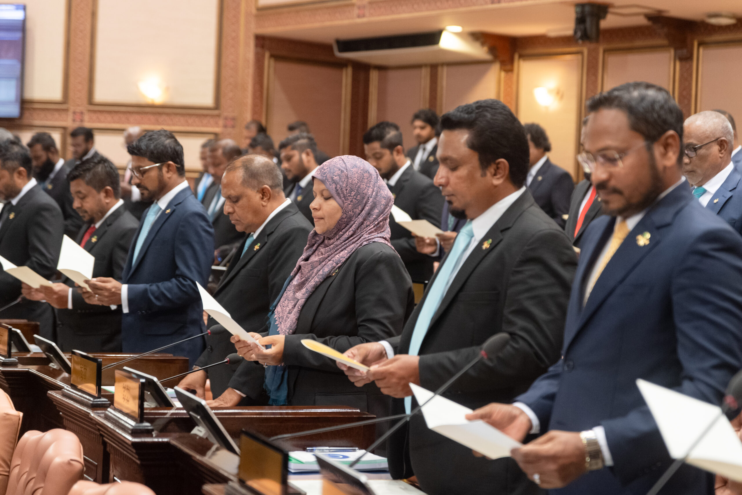 ގާނޫނު ހަދަން ގޮސްތިބޭ މެންބަރުން ގާނޫނާ ގުޅޭ ވާހަކަ ނުދައްކަނީ ކީއްވެ؟