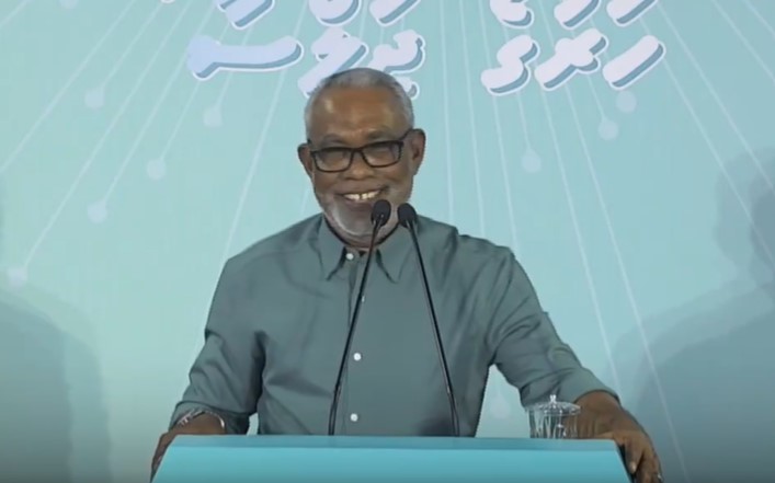 ރައީސް ޔާމީނު ވެރިކަން ނިންމަވާލެއްވިއިރު 400 މިލިއަނުން 500 މިލިއަނުން އެކައުންޓްގައިހުރީ ކޮންތާކުން ހޯއްދެވި ފައިސާއެއްތޯ؟- މަޖިލިސް ރައީސް އަބްދުއްރަހީމު