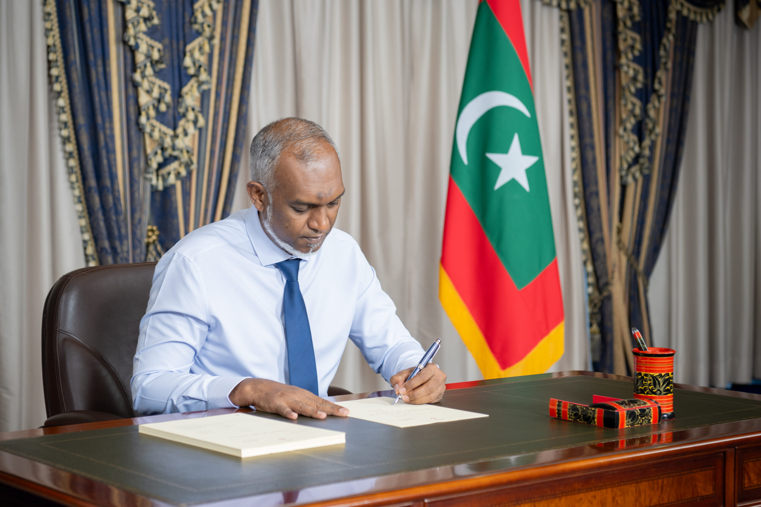 ލާމަރުކަޒީ ގާނޫނަށް އިސްލާހު ގެނައުމުގެ ބިލު ރައީސް ޑރ. މުއިއްޒު ތަސްދީގުކުރައްވައިފި
