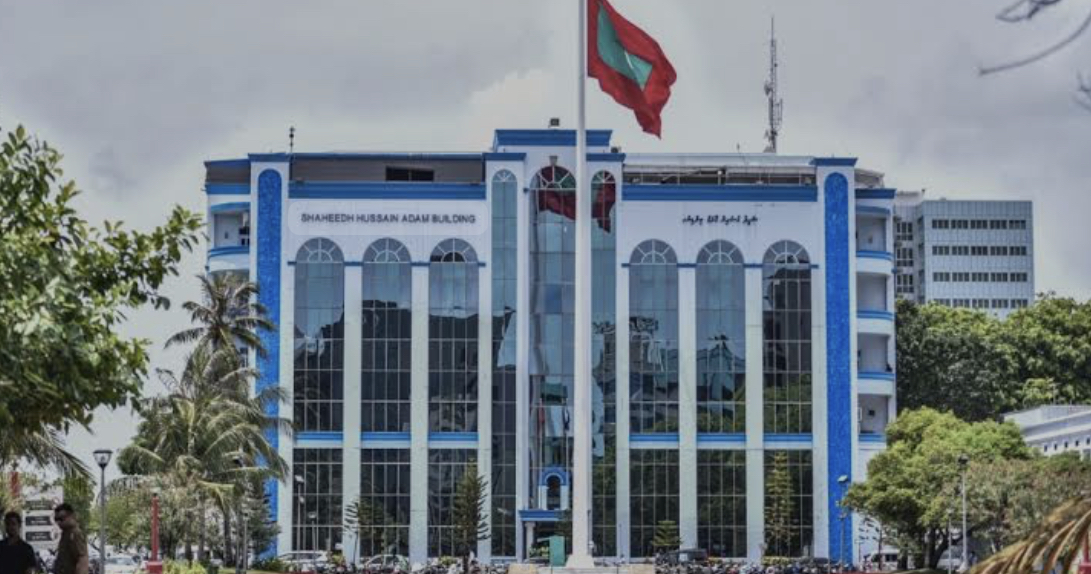 ރައީސް ޔާމީންގެ ތަހުގީގާ ގުޅޭ ގޮތުން ދައުރުވަމުންދަނީ އަސްލެއްނެތް ރިޕޯޓެއް: ޕޮލިސް