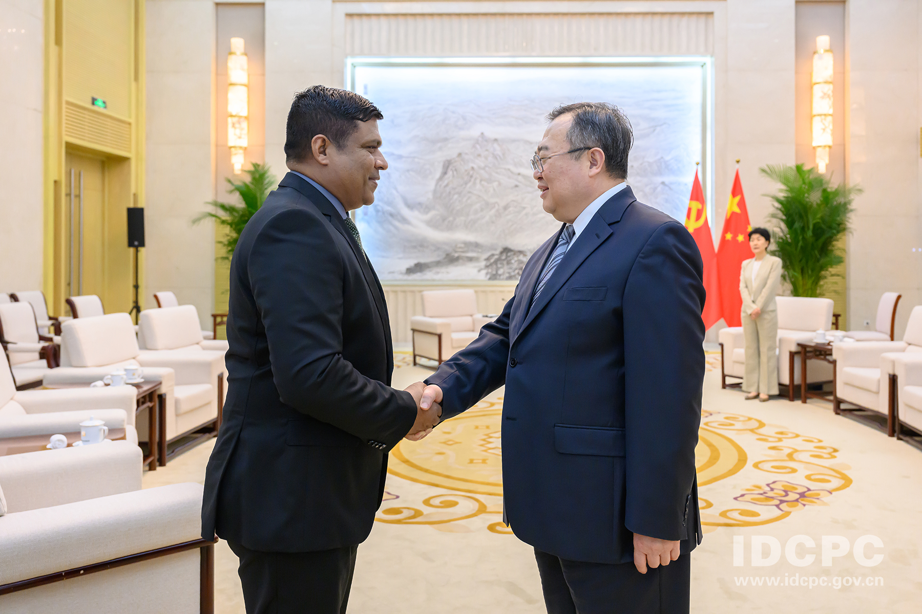 ގައުމާއި ޕާޓީ ހިންގުމުގެ ތަޖުރިބާ ޕީއެންސީއާ ހިއްސާކުރަން ތައްޔާރުކަމަށް ޗައިނާގެ ކޮމިއުނިސްޓް ޕާޓިން ބުނެފި