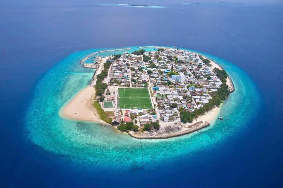 ހޮޅުދޫ ގެއެއްގެ ތެރެއިން ޒަހަމްތަކަކާއެކު މަރުވެފައި އޮތް އަންހެނަކު ފެނިއްޖެ