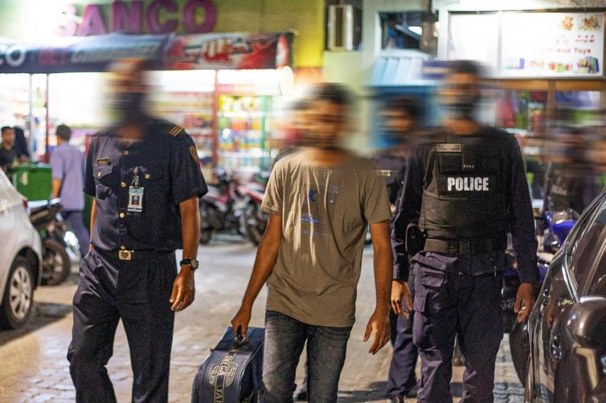 ދެ ގެއެއް ބަލައި ފާސްކޮށް، ގަވާއިދާ ހިލާފަށް އުޅެމުންދިޔަ ދެ ބިދޭސީއަކު ހައްޔަރު ކޮށްފި