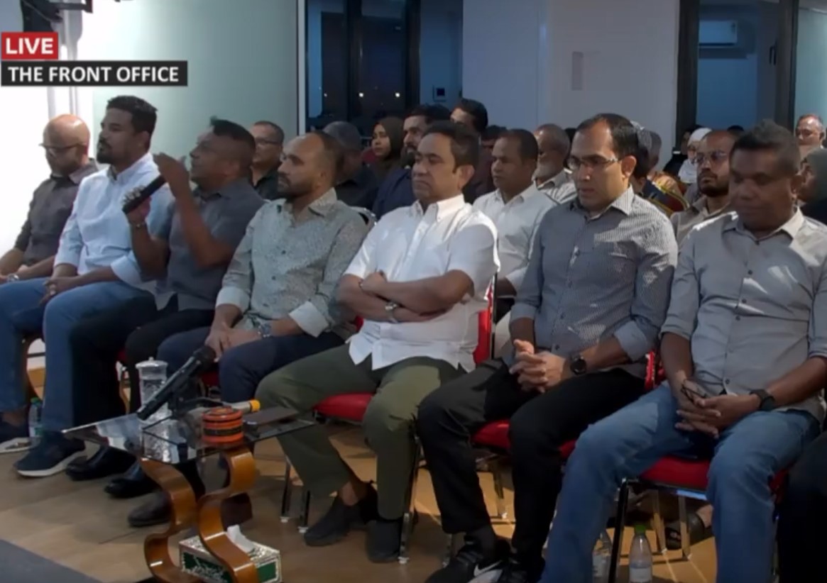 ރައީސް ޔާމީން އަވަހާރަކޮށްލަން ރައީސް ޔާމީން ގެ ސަރުކާރުގެ އިސް ބޭފުޅުން އުޅުއްވިކަމަށް ބުނާ ރިޕޯޓެއްގެ ވާހަކަ