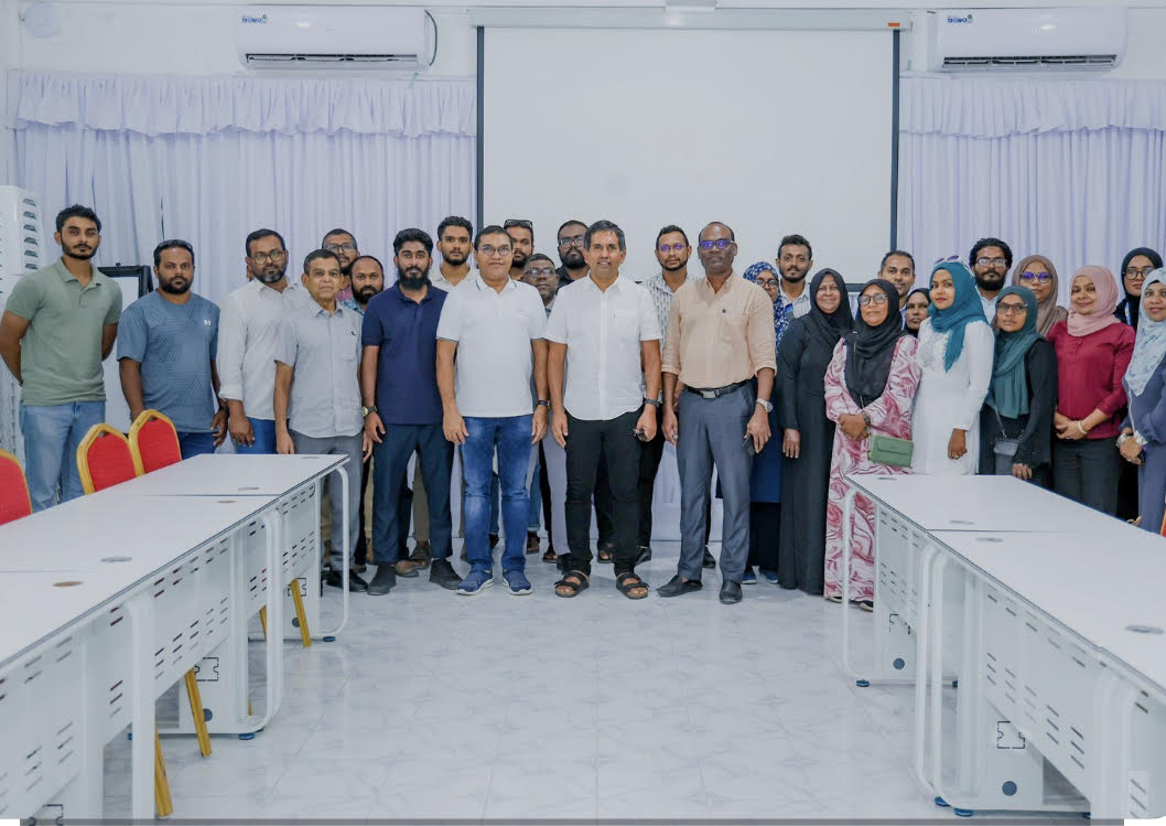 އައްޑޫސިޓީގެ ކުދި އަދި މެދުފަންތީގެ ވިޔަފާރިވެރިންނާ އިކޮނޮމިކް މިނިސްޓަރު ބައްދަލު ކުރައްވައިފި