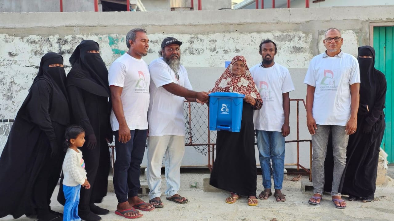 އަނގޮޅިތީމް "ކިޔުޓު" ޖަމްއިއްޔާއިން އެރަށު ކޮންމެ ގޭބިސީއަކަށް ޑަސްބިނެއް ހަދިޔާކޮށްފި