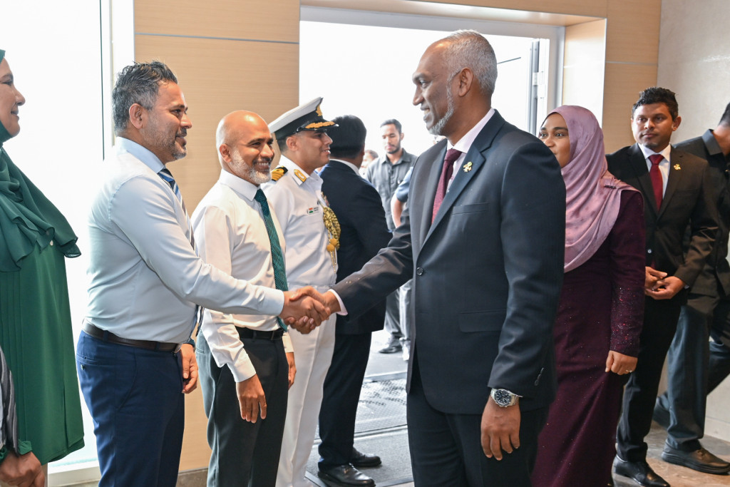 ރައީސްގެ ދެކަނބަލުން މާލެ ވަޑައިގެންފި
