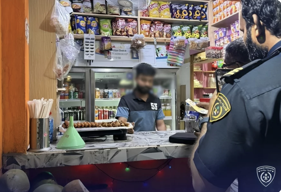 އިމިގްރޭޝަން ވޮޗަށް ބިދޭސީން ގަވާއިދާ ހިލާފަށް ވިޔަފާރިކުރާ މައްސަލަ