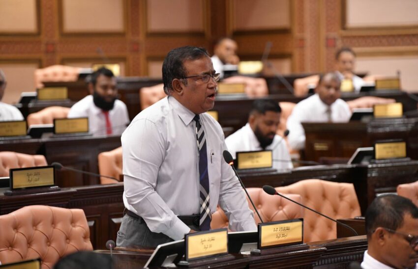 ރައްޔިތުން މަގުމައްޗަށް ނިކުމެ އުޅޭތީ ވެސް ޓެކްސް ދައްކަން ޖެހިދާނެ: ޣަފޫރު