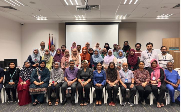 ރާއްޖޭގައި ތިބެގެން ޑޮކްޓަރުކަން ކިޔެވި ފުރަތަމަ ބެޗުގެ ދަރިވަރުން މިމަހު ދަސްވެނިވާނެ