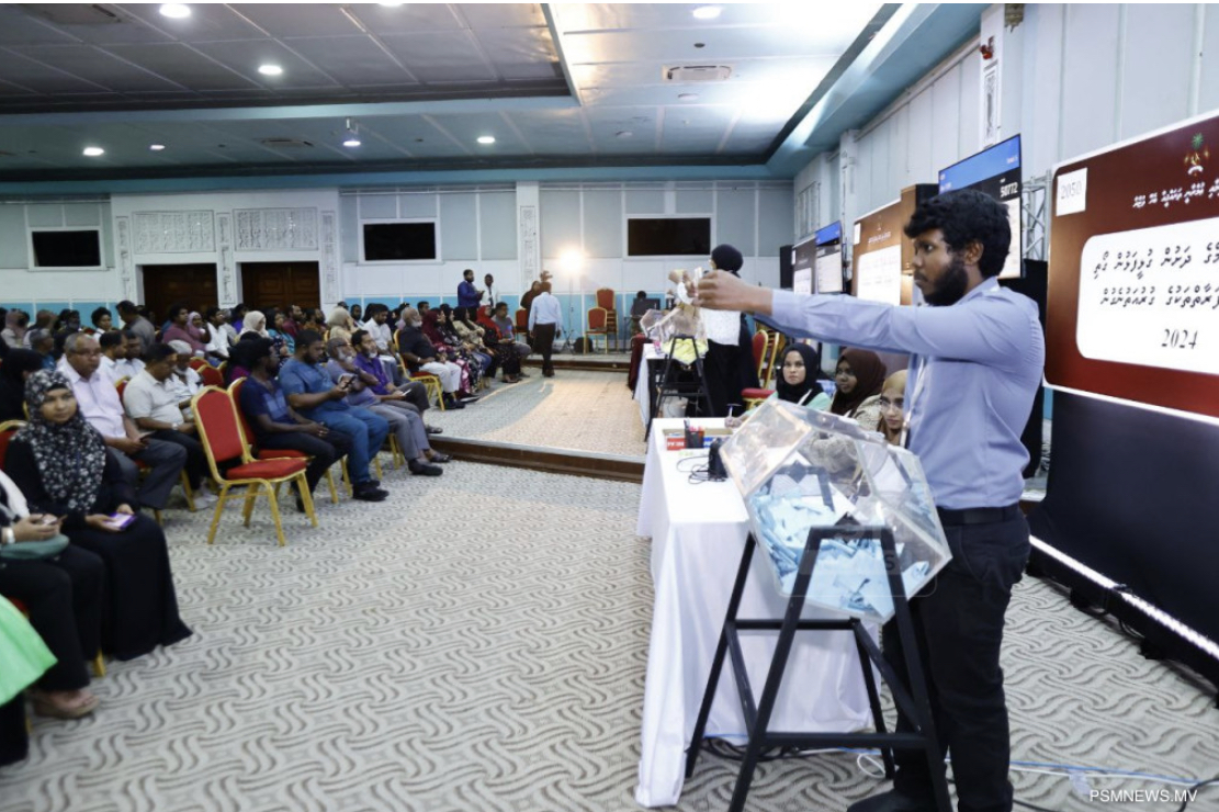 ގުރުއަތުން ގުޅިފަޅުން އަލުން ގޯތި ދޫކުރަން ފަށައިފި