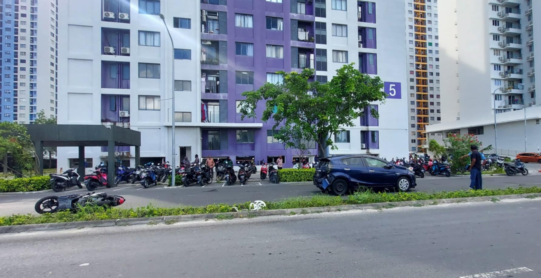 ހުޅުމާލޭގައި ހިނގި އެކްސިޑެންޓެއްގައި ކުޑަކުއްޖަކަށާއި ހަތަރު މީހަކަށް އަނިޔާވެއްޖެ