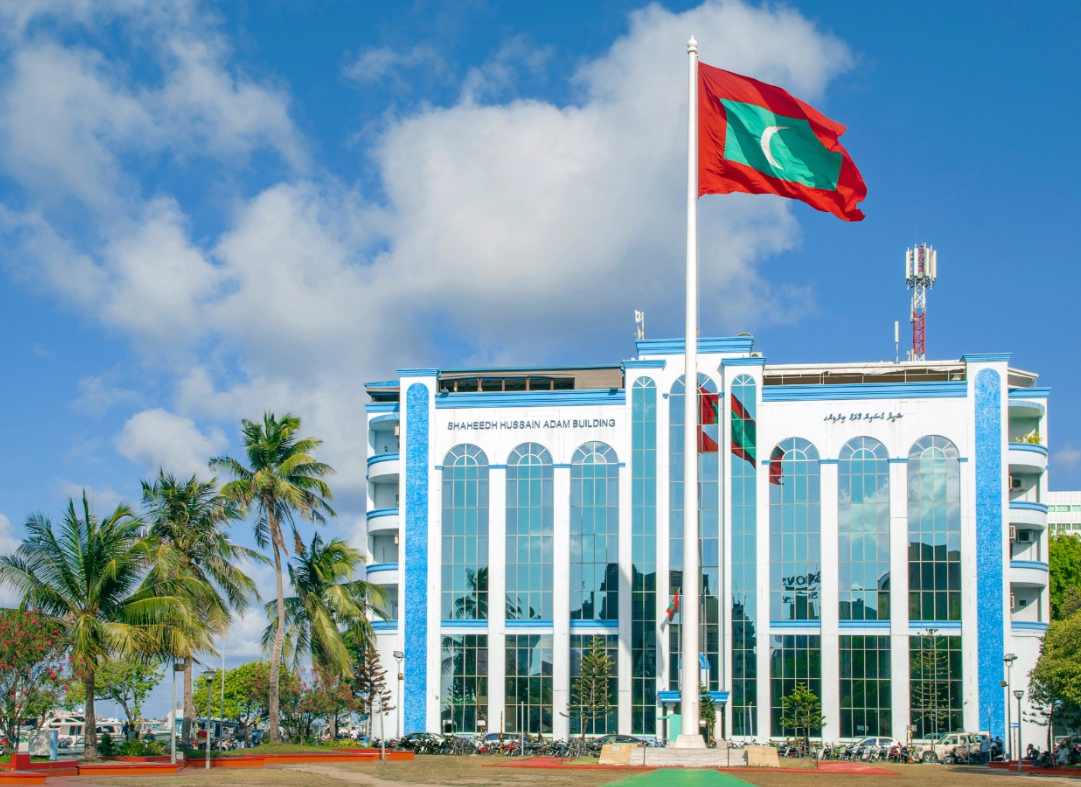 ފިހާރައެެއް ތެރޭގައި ތޫނު އެއްޗަކުން ހަމަލާދީ މީހަކު ޒަހަމް ކޮށްލައިިފި