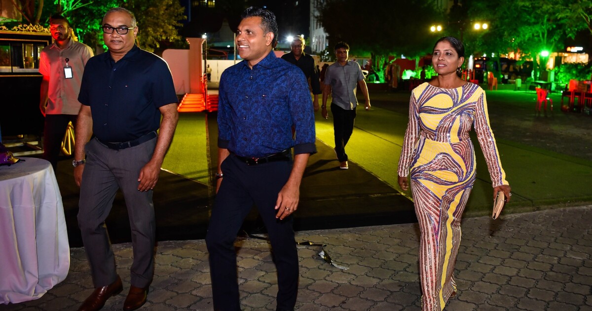 އައިލެންޑް އޭވިއަޝަންގެ ޑެޕިއުޓީ މެނޭޖިންގ ޑިރެކްޓަރގެ މަގާމު ވަކިކުރި ޖެނީފާ އަށް އެމަގާމު އަނބުރައި ދިނުމަށް ޓްރައިބިއުނަލުން އަންގައިފި