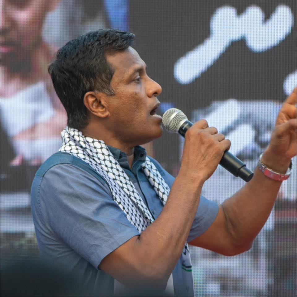 ރާއްޖޭގެ ވެރިޔަކު ކެމްޕޭން ވަޢުދަކާ މިހާފާޅުގައި ޚިލާފްވި މީ ފުރަތަމަ ފަހަރު، އަދި މި ސަރުކާރު ވަނީ އިންޑިޔާގެ ގޮނޑިކޮއްކޮ ސަރުކާރަކަށް ބަދަލުވެފަ: އުމަރު