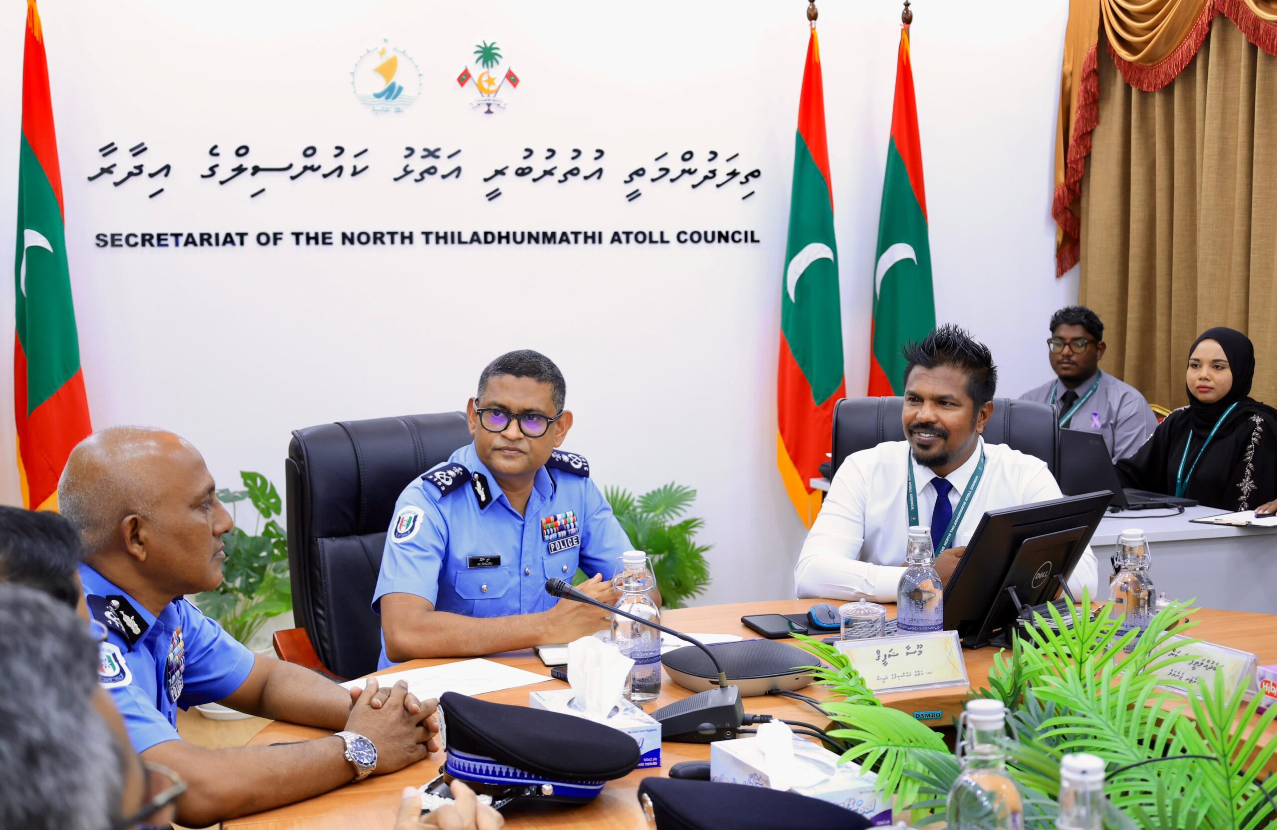 ކޮމިޝަނަރ އޮފް ޕޮލިސް އަލީ ޝުޖާއު ރަސްމީ ދަތުރުފުޅެއްގައި ހއ.އޮތަޅަށް