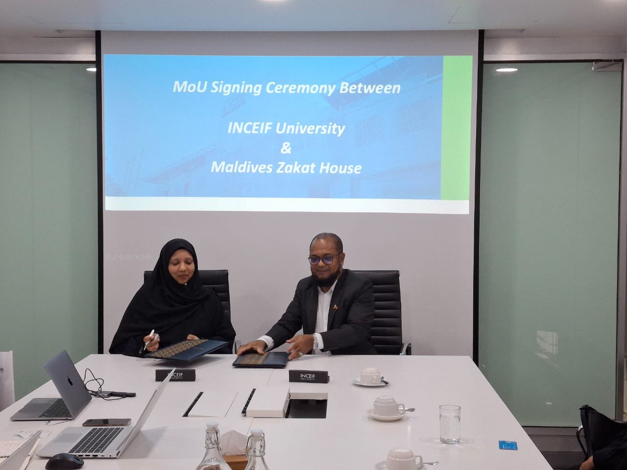 ދިވެހިރާއްޖޭގެ ޒަކާތު ހައުސްއާއި މެލޭޝިއާގެ އިންސިފް ޔުނިވަރސިޓީއާ ދެމެދު އެމްއޯޔޫ އެއްގައި ސޮއިކޮށްފި