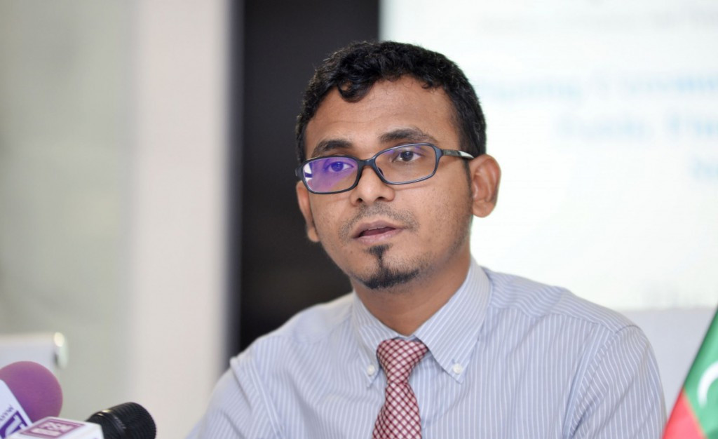 ބޭރުން ފައިނޭންސް ހޯދަން ދަތިވާނެ، އެކަމަކު 766 މިލިއަން ޑޮލަރު ނުލިބިއްޖެނަމަ ރިޒާވަށް އަސަރުކުރާނެ: ގަވަރުނަރު