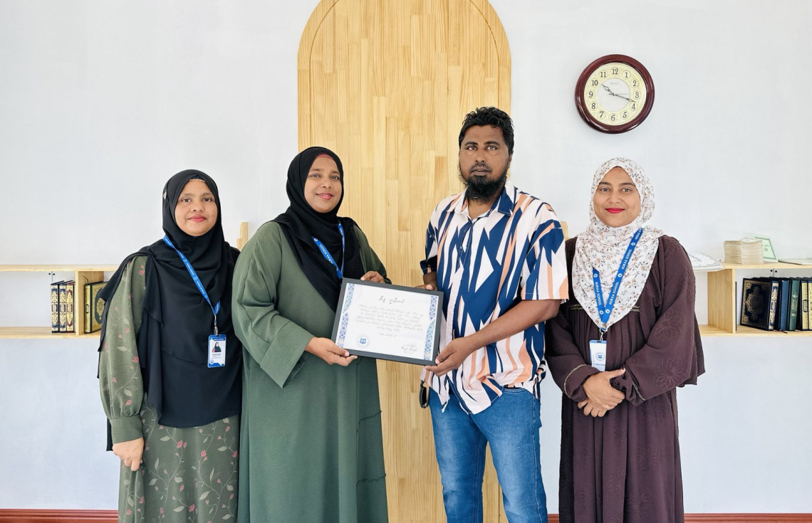 އަނބިމީހާއަށް އޮތް ލޯބީގެ ރަމްޒެއްގެ ގޮތުގައި ކުޑަ މިސްކިތެއް