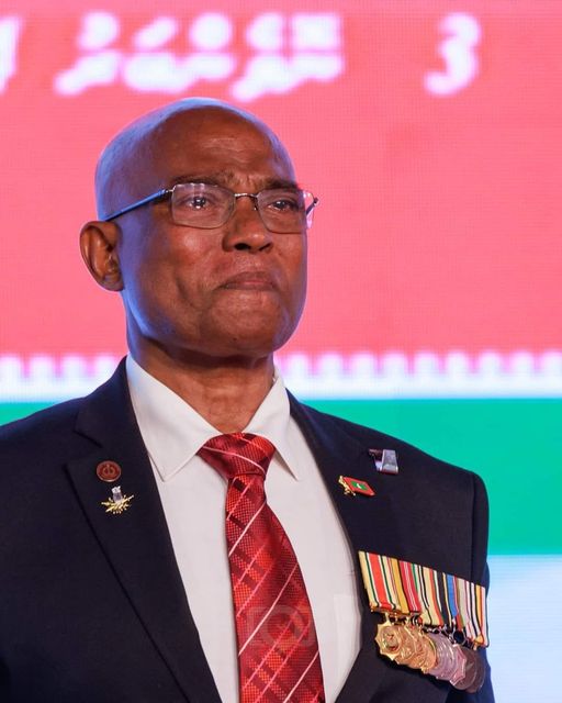 ޖަޒުބާތުން ފުރިގެންވާ މި ފޮޓޯގަނޑު ސޯޝަލް މީޑިއާއިން
