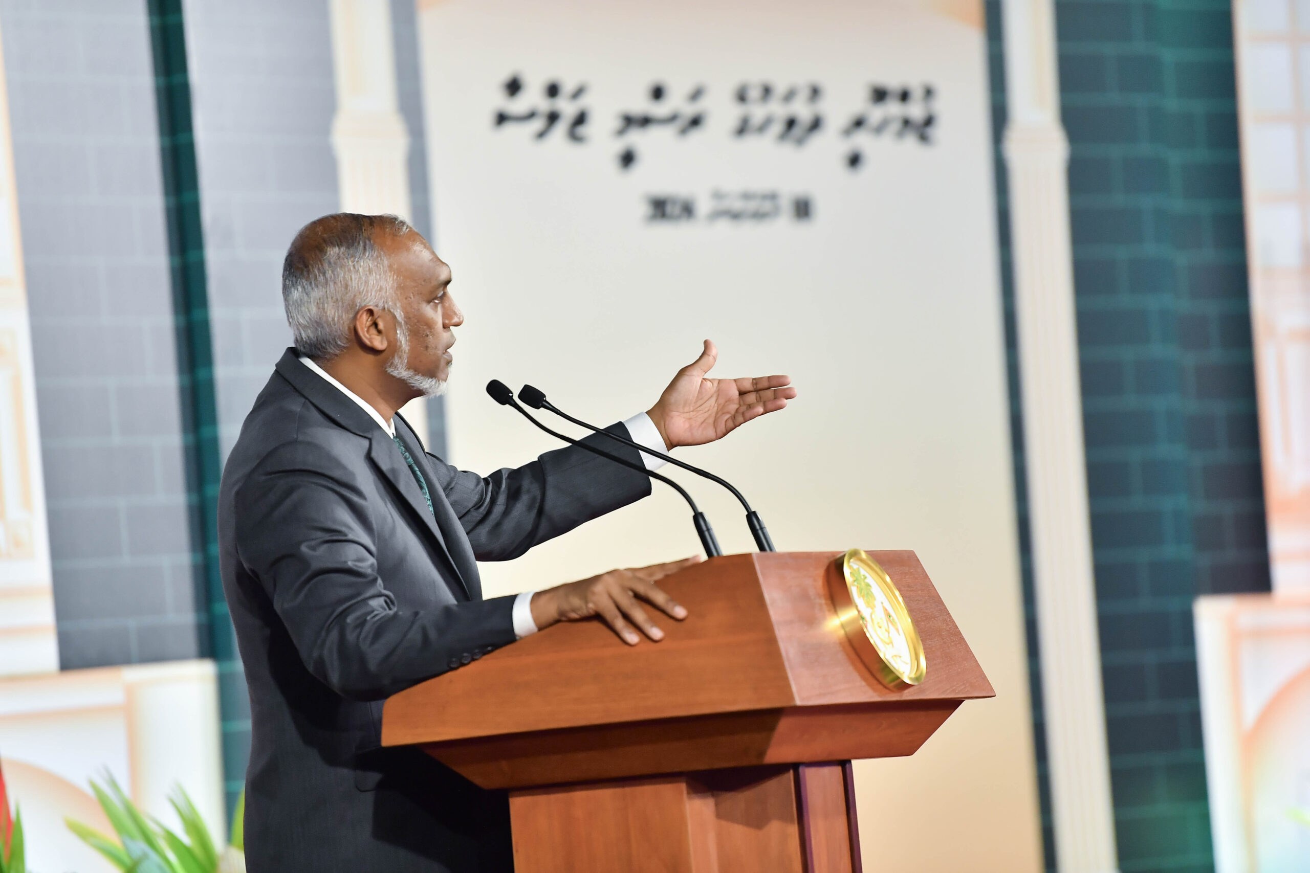 މީހުން ދިރިއުޅޭ ރަށުގެ އަދަދާއި ކައުންސިލަރުންގެ އަދަދު މަދުކުރަންޖެހޭ: ރައީސް ޑރ.މުއިއްޒު