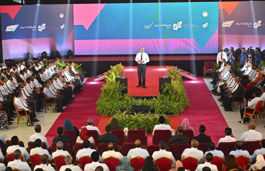 ޑެބިޓް ކާޑުތަކަށް ލިބޭ ޑޮލަރު ލިމިޓް 1400 ޑޮލަރަށް، ބޭރަށް ފުރާ ކޮންމެ މީހަކަށް 1000 ޑޮލަރު؛ ރައީސްގެ ވަޢުދެއް!