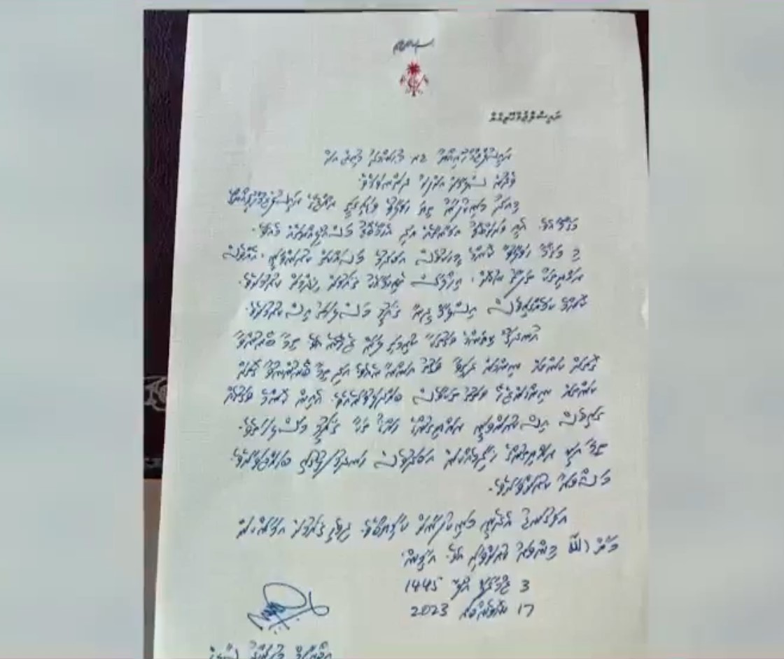 ރައީސް ސޯލިހް އެއްމެފަހުން ކުރެއްވި ރަސްމީ މަސައްކަތް: އަލަށް ޚަވާލުވާ ރައީސުލްޖުމްހޫރިއްޔާއަށް އަމިއްލަ އަތްޕުޅުން ލިޔުއްވި ނަސޭހަތުގެ ސިޓީ