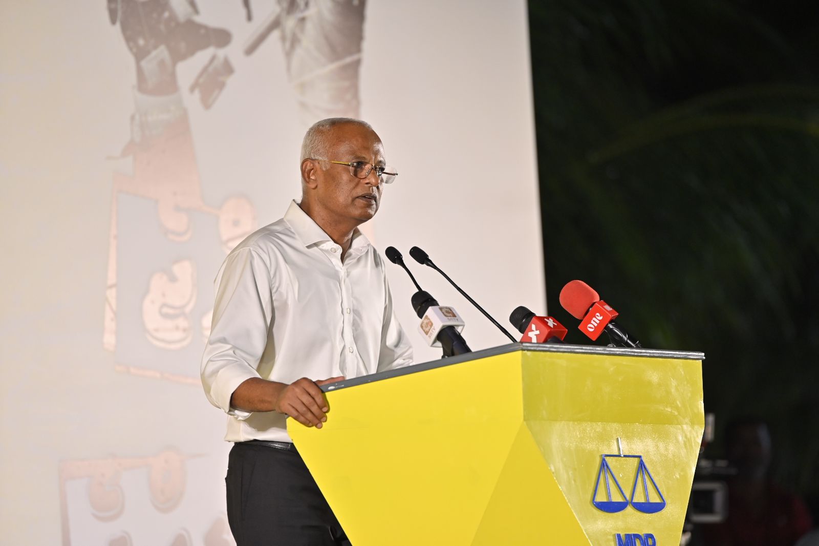 ދަރަނި ހުރީ ފަސްކޮށްދީފައި، ޕްރޮޖެކްޓެއް ނުހިންގާ، 49 ބިލިއަނަށް ވީގޮތް ސަރުކާރުން ބުނެދޭންޖެހޭނެ: ރައީސް ސޯލިހް