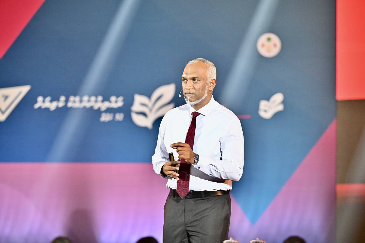 ރާއްޖޭގައި ދުވަހަކުވެސް މަޢުލޫމާތު ހާމަނުކުރާވަރަށް ސަރުކާރުން ދަނީ މަޢުލޫމާތު ހާމަކުރަމުން: ރައީސް ޑރ.މުޢިއްޒު
