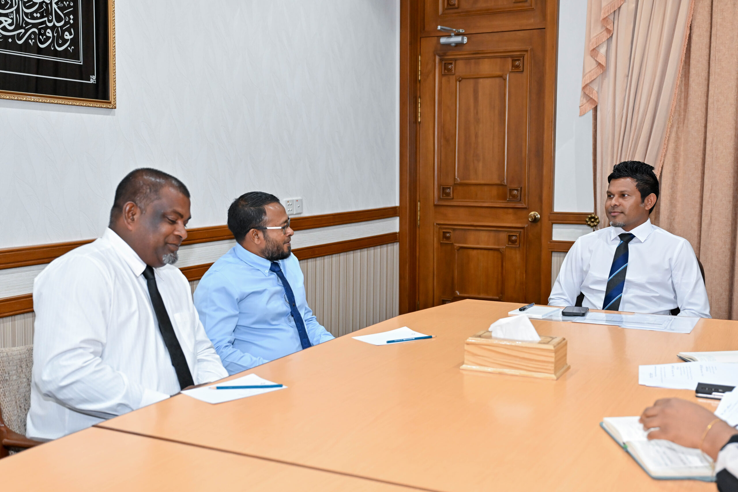 ނައިބު ރައީސް ފަރެސްމާތޮޑާ ދާއިރާގެ މެންބަރާއި، ފިޔޯރީ ކައުންސިލްގެ ރައީސާ ބައްދަލުކުރައްވައިފި
