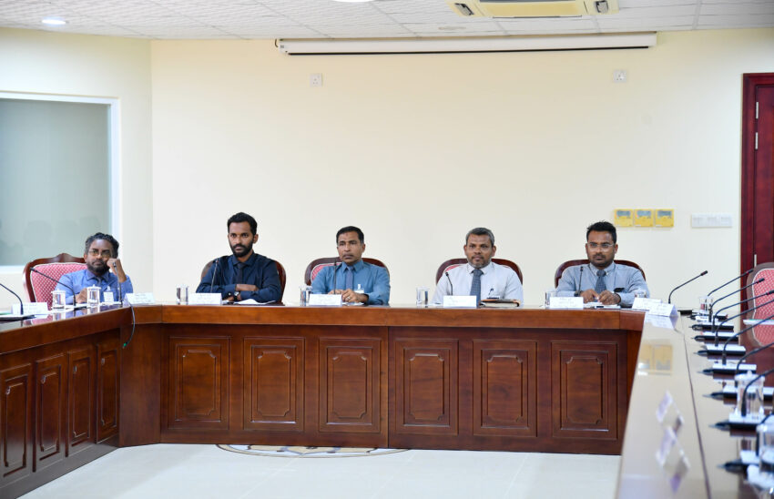 މީޑިއާ ކައުންސިލް މަޖިލީހަށް ހާޒިރުކޮށް، ކޮމިޓީ ސިއްރުކޮށްފި