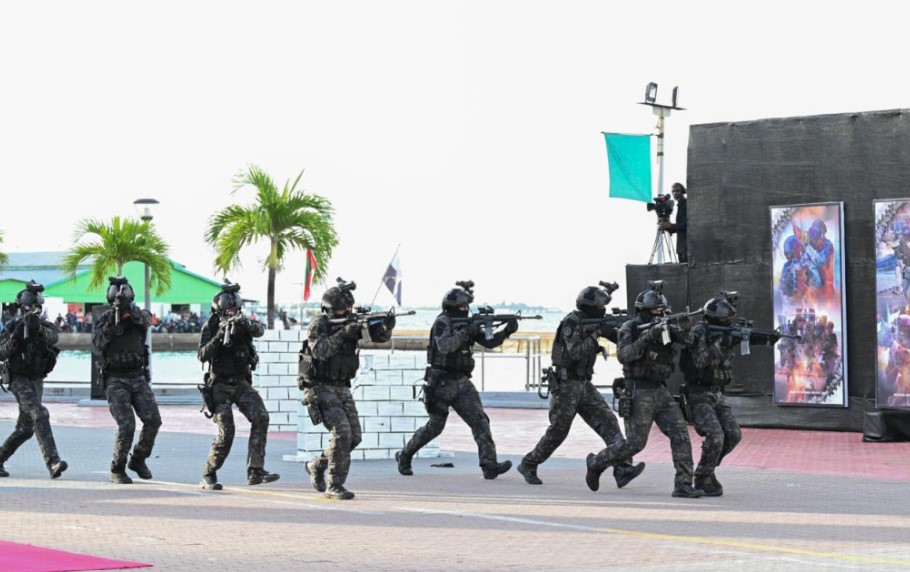 ހަތިޔާރާއެކު ޖުމްހޫރީ މައިދާނުގައި ސިފައިން ކުރިއަށް ގެންދިޔަ ހަރަކާތް ރައީސް ބައްލަވާލައްވައިފި