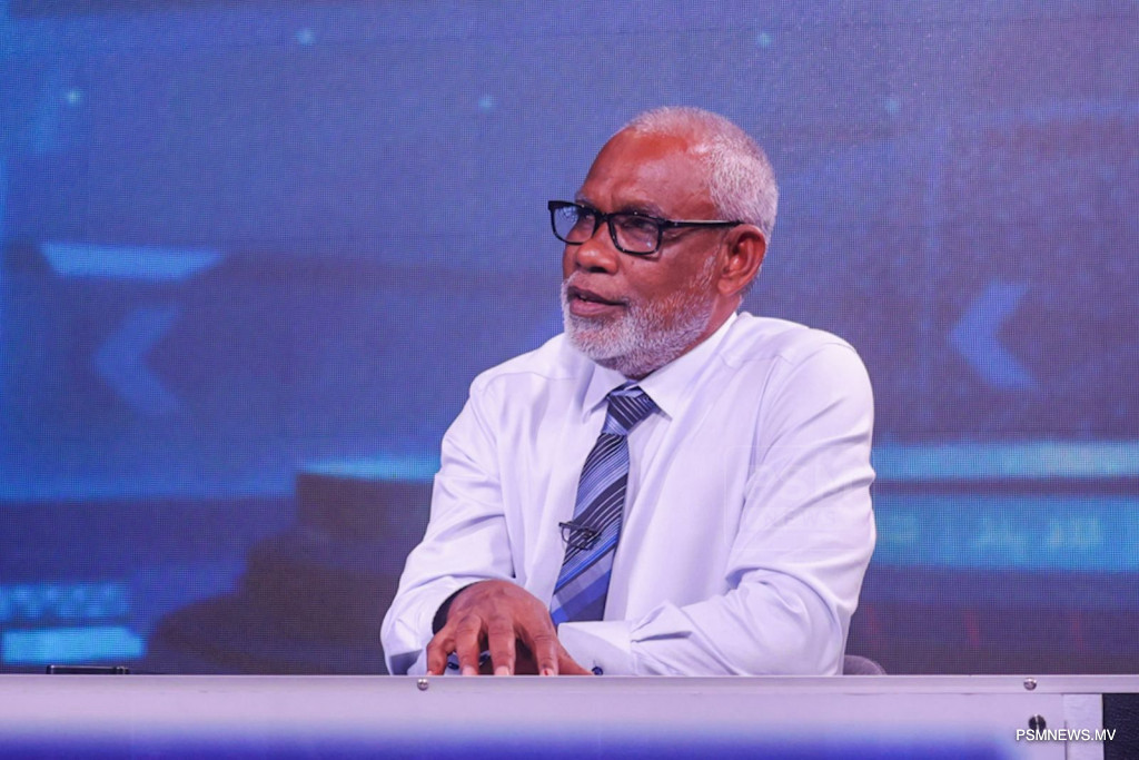 ސަރުކާރަށް އެއް އަހަރު: އަބްދުއްރަހީމްގެ ޝުކުރާއި ތައުރީފް ރައީސް ޑރ. މުޢިއްޒުއަށް