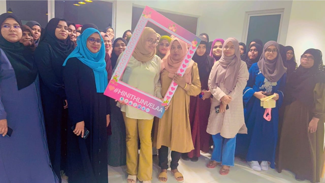 އިހަވަންދޫ ވިމެނެސް ކޮމިއުނިޓީއާއި އިހަވަންދޫ މުވައްސަސާތައް ގުޅިގެން ލޭޑީސް މެންޓަލް ރިލީފް ގެދަރިން އެއް ބާއްވައިފި