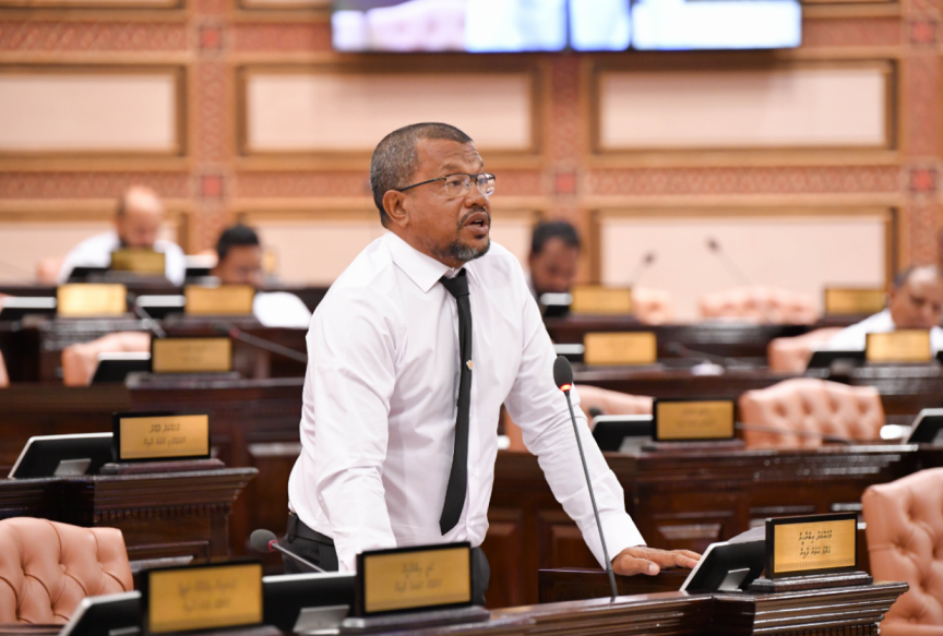 ރިސޯޓުތަކުން ޑޮޮލަރު މާރުކުރުމާ ބެހޭ ގަވާއިދާމެދު ކަންބޮޑުވުން ފާޅުކޮށް އެމްޑީޕީން މަޖިލީހަށް ހުށަހަޅައިފި