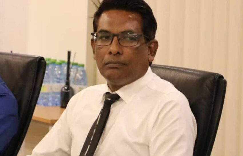 ފަޒުލްގެ ބޭބެ ފަޒީލްގެ ފޯނު ހިފަހައްޓައިފި