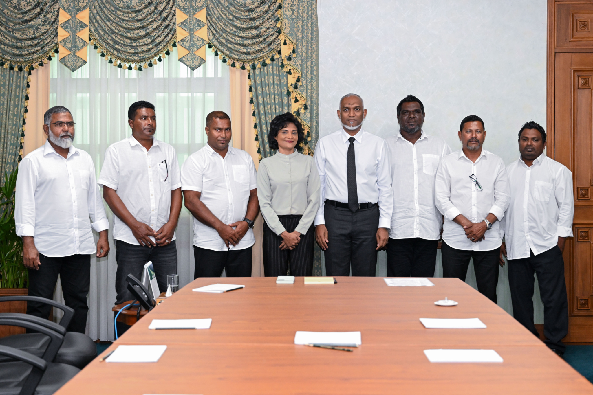 ރައީސް ޑރ.މުއިއްޒު ކެޔޮޅުންނާ ބައްދަލުކުރައްވައިފި