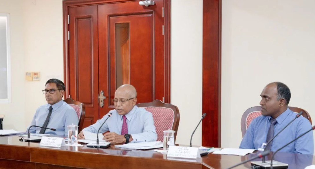 މަޓީން އެދުނީ ޑޮލަރު މާރުކުރަން ޖެހޭ އަދަދު ދަށް ކޮށްދިނުމަށް