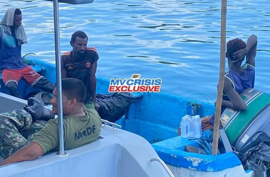 ފުވައްމުލަކު ބޭރުން ޑިންގީއެއްގައި ދަތުރުކުރި ސޯމާލިޔާ ބަޔަކު އަތުލައިގެންފި