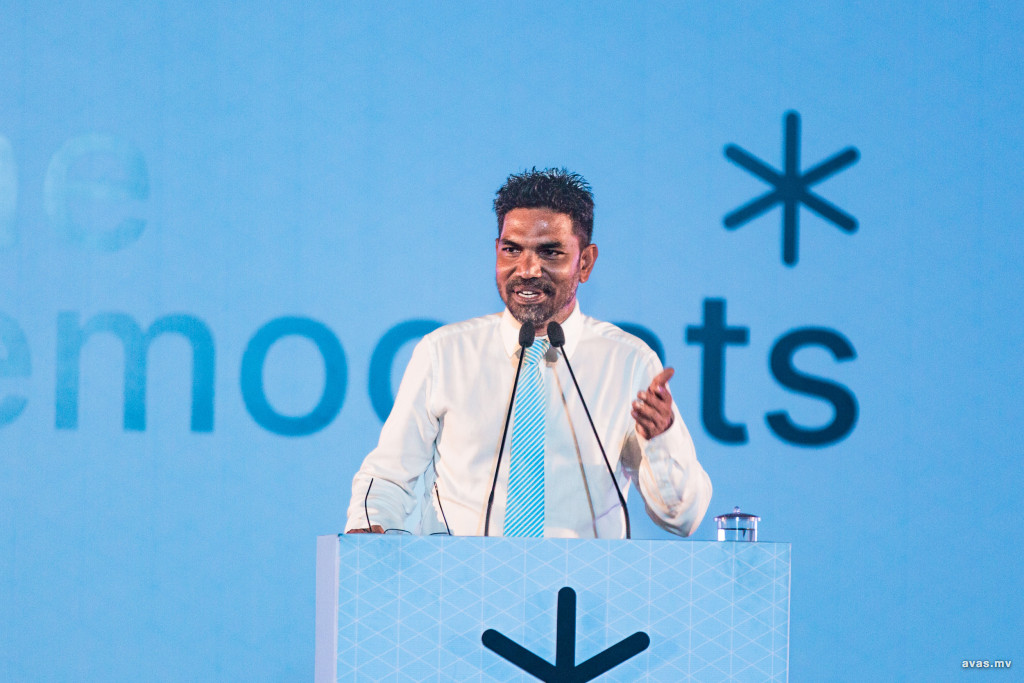 ސަރުކާރު ހަމަ މަގަށް އެޅުވުމަށް ހުރިހާ ޕާޓީތަކާ ގުޅިގެން މަސައްކަތް ކުރުމަށް ޑިމޮކްރެޓުން ފާސްކޮށްފި