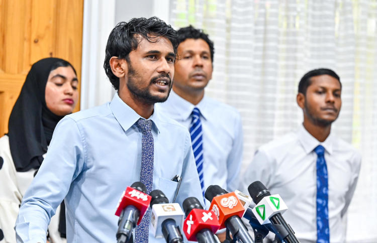 40 ދުވަހުގެ ތެރޭގައި އިންތިހާބު ބާއްވަން ނިންމައި، ޑިމޮކްރެޓްސްގެ ވަގުތީ ރައީސަކަށް ފިރުޝާން
