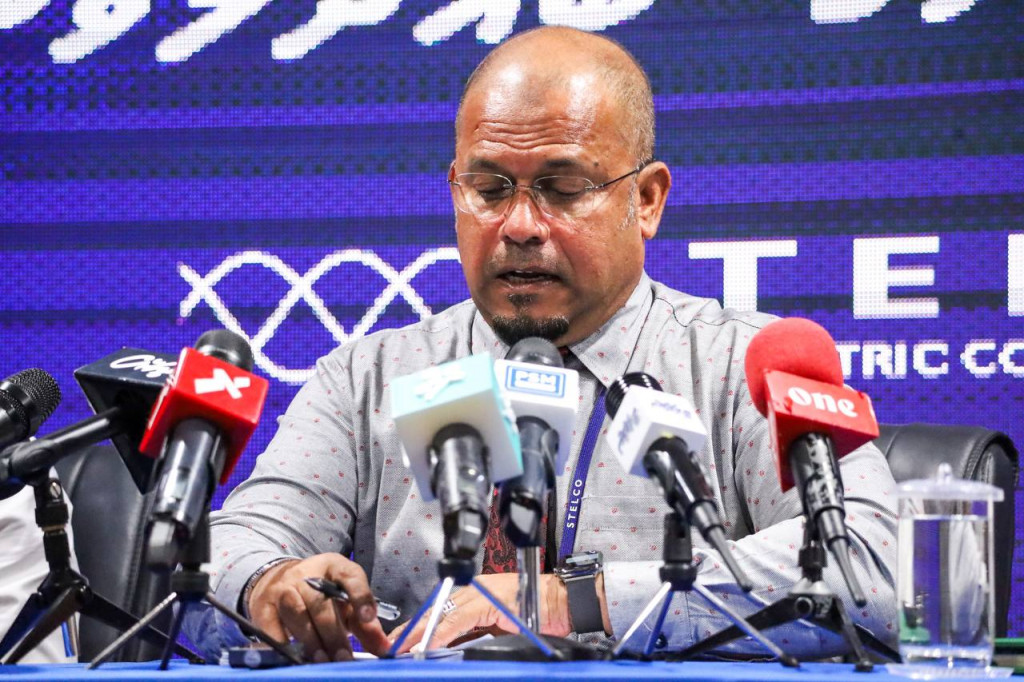 ޝަރީފުގެ ޕާސްޕޯޓް އޭސީސީން ހިފަހައްޓައިފި