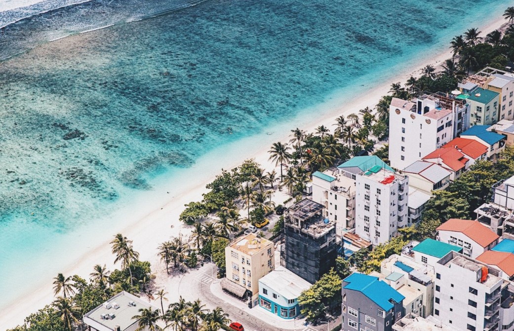 ހިންދޫންގެ ފާދިރީއަކު ރާއްޖެ އައިސް ރޫހާނީފަރުވާ ދެނީ