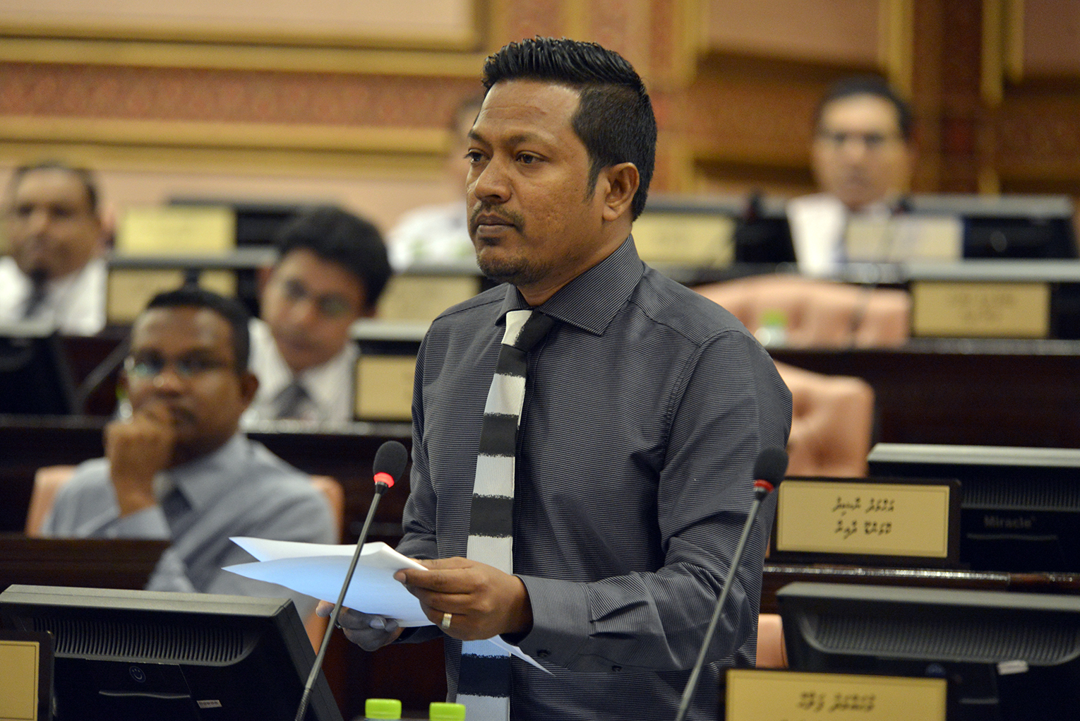 ޑިމޮކްރެޓްސްގެ ރައީސް ކަމަށް އިންތި ކުރިމަތިލައްވަނީ