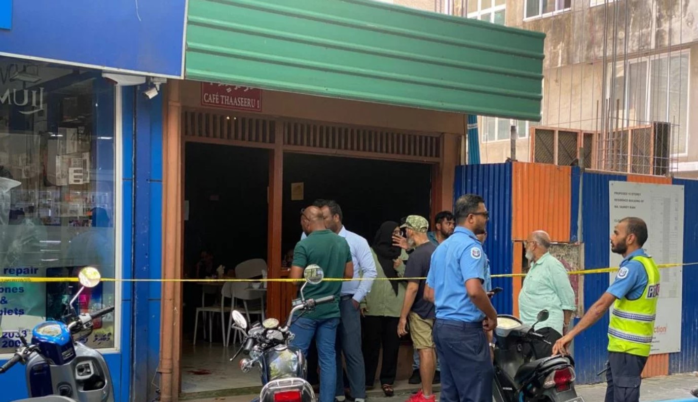 ކެފޭއެއްގައި ހިންގި މާރާމާރީއެއްގައި ބިދޭސީއަކު ޒަހަމްވެއްޖެ