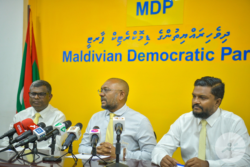 ސަރުކާރުން ޓެކްސީ ކުރަން ފެށިނަމަވެސް، ޓެކްސީ ޑްރައިވަރުންނަށް ގެއްލުން ނުވާނެކަމަށް ސަރުކާރުން ބުނަމުންދަނީ އޮޅުވައިލުމަށް: ފައްޔާޒް