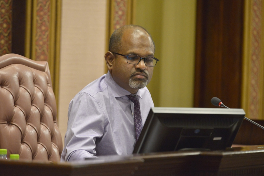 ދައުލަތުގެ އާމްދަނީ ދަށަށް ދިޔައީ ސިނގިރެޓް އެތެރެކުރުން މަދުވުމުން ކަމަށް ނާޒިމް ވިދާޅުވެއްޖެ