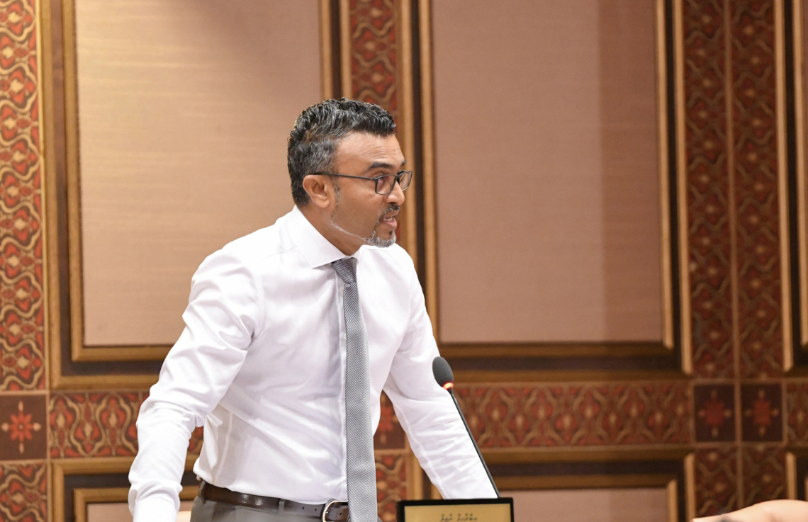 ސުޕްރީމް ކޯޓުުގެ ބެންޗު ފަހަކަށް ތިރިކުރުން: ނާޒިލް ވިދާޅުވަނީ ސަރުކާރުން އުޅެނީ ބޭނުންވާ ކަމެއް ނުވެގެން ކަމަށް