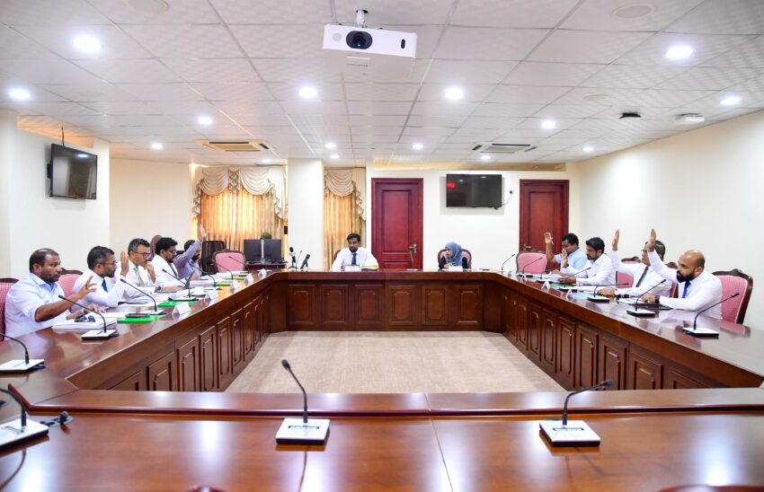 ސުޕްރިމް ކޯޓުގެ ފަނޑިޔާރުންގެ އަދަދު މަދުކުރަން ހުށަހެޅި ބިލު ކޮމިޓީން ނިންމައި މަޖިލިސް ތަޅުމަށް